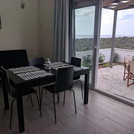 Above The Sea * Skála Marión