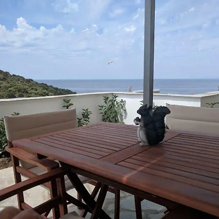 Apartman Above The Sea