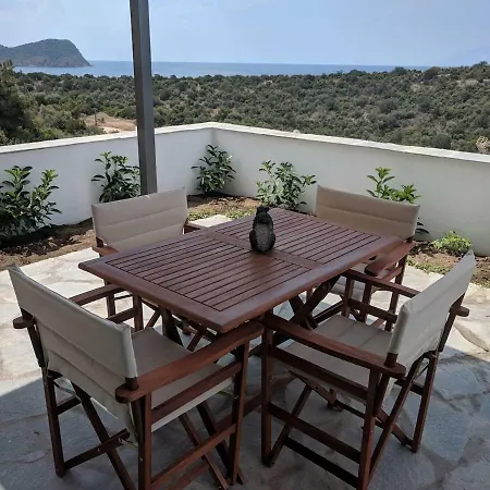 Above The Sea Apartment *