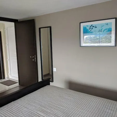 Above The Sea Apartment *