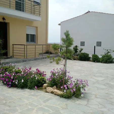 Above The Sea Apartment