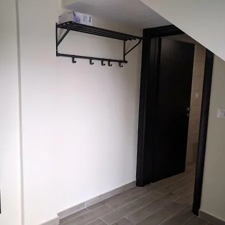 Above The Sea Apartment *