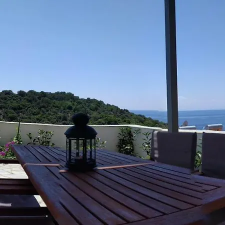 Apartment Above The Sea *