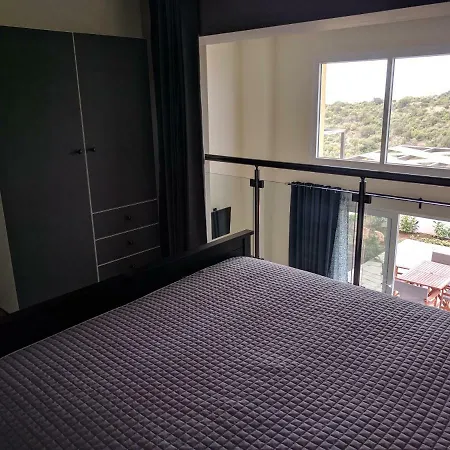 Above The Sea Apartment *