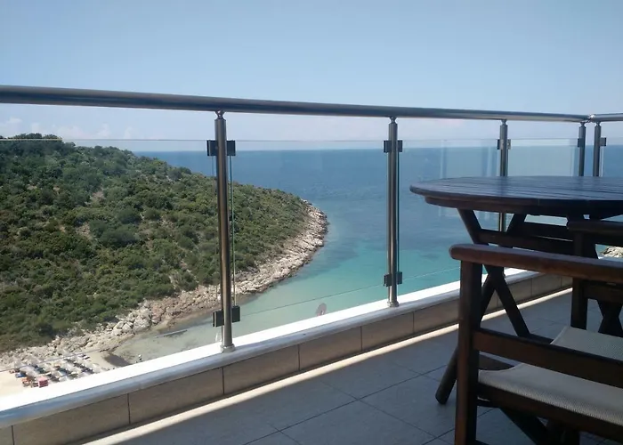 Above The Sea Апартаменты *