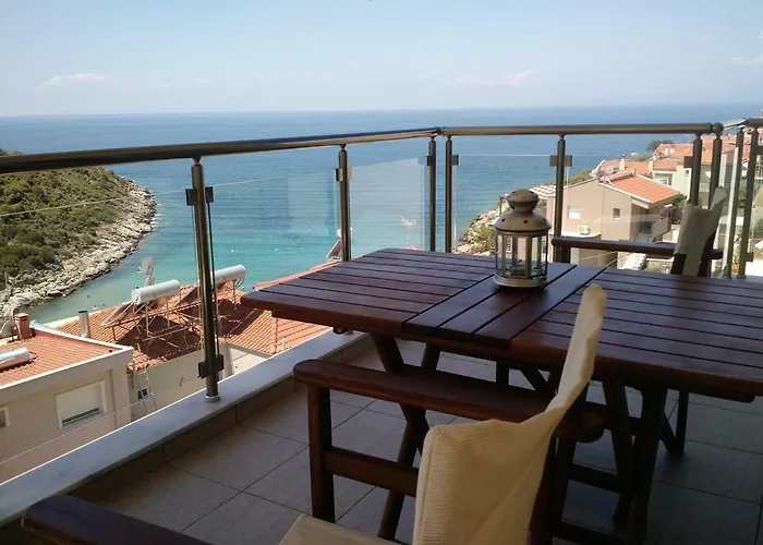 Above The Sea Апартаменты